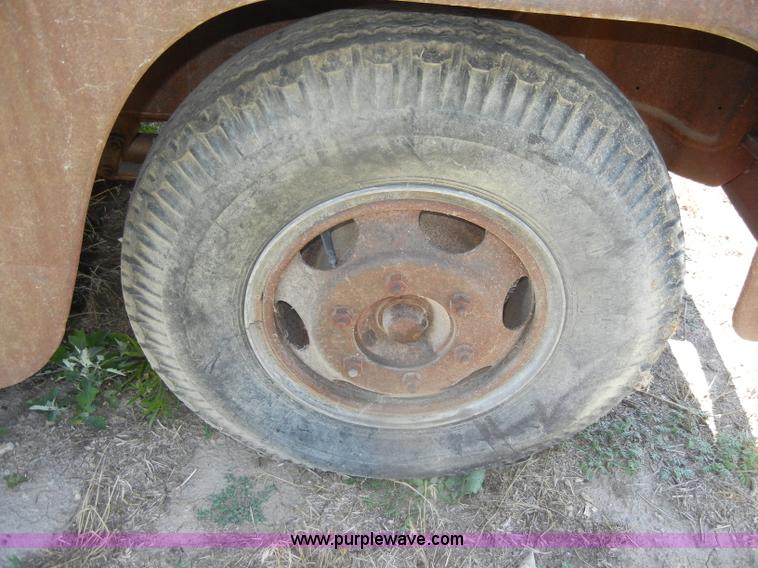 image for item D4253 1953 International R130 pickup truck