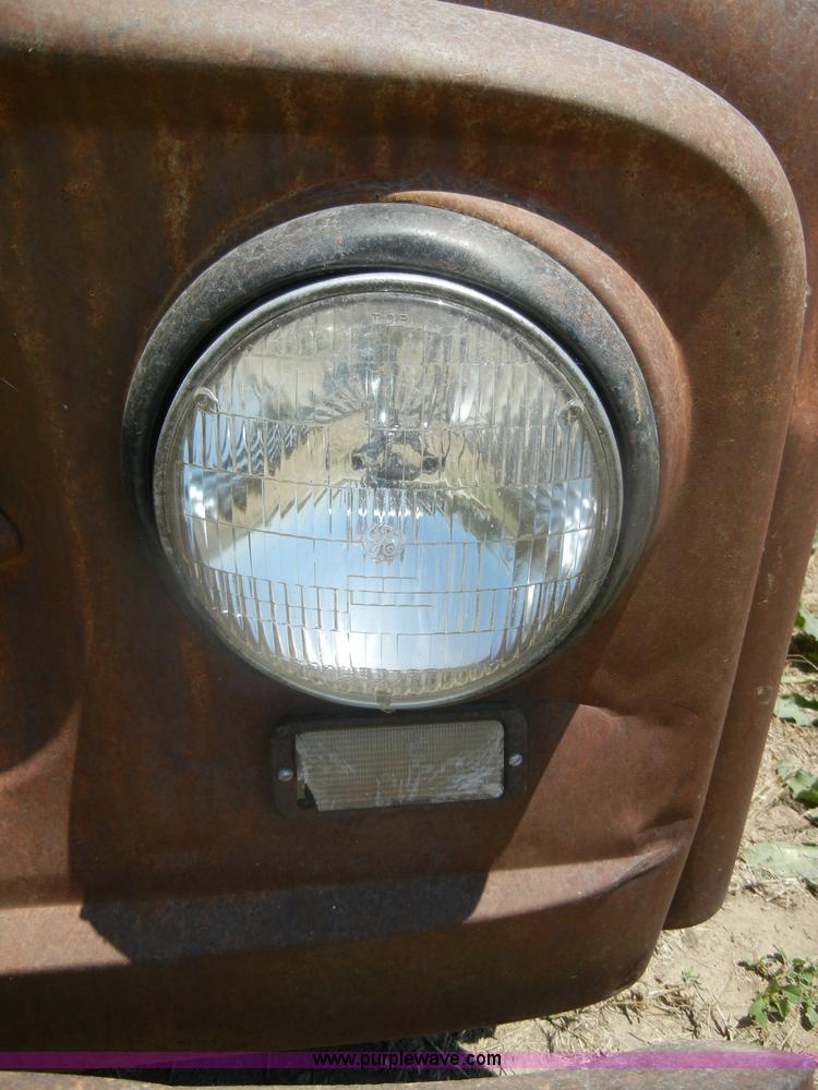 image for item D4253 1953 International R130 pickup truck