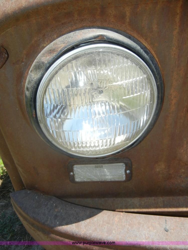 image for item D4253 1953 International R130 pickup truck