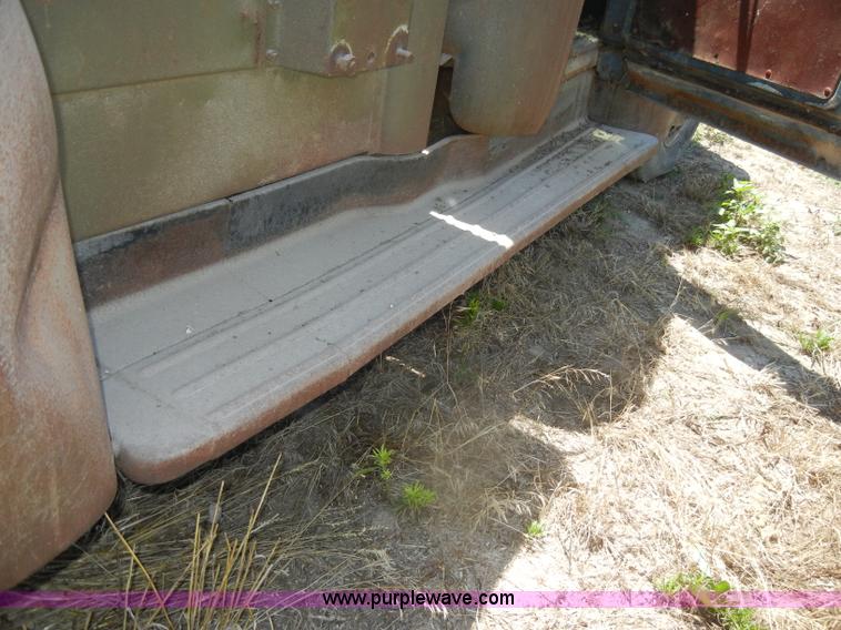 image for item D4253 1953 International R130 pickup truck