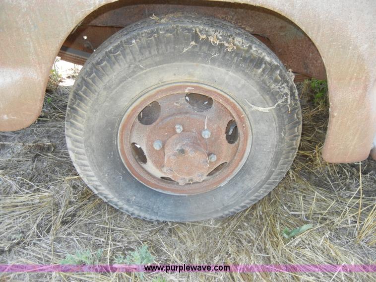 image for item D4253 1953 International R130 pickup truck