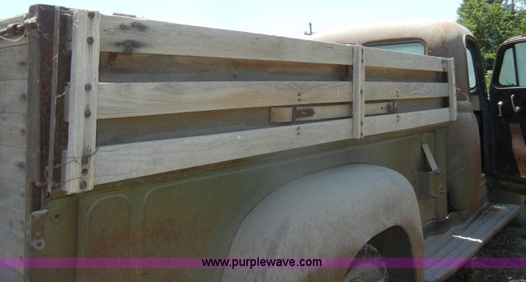 image for item D4253 1953 International R130 pickup truck