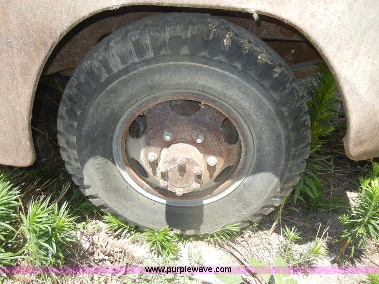 image for item D4253 1953 International R130 pickup truck