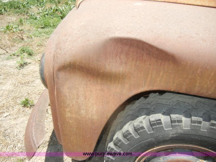 image for item D4253 1953 International R130 pickup truck