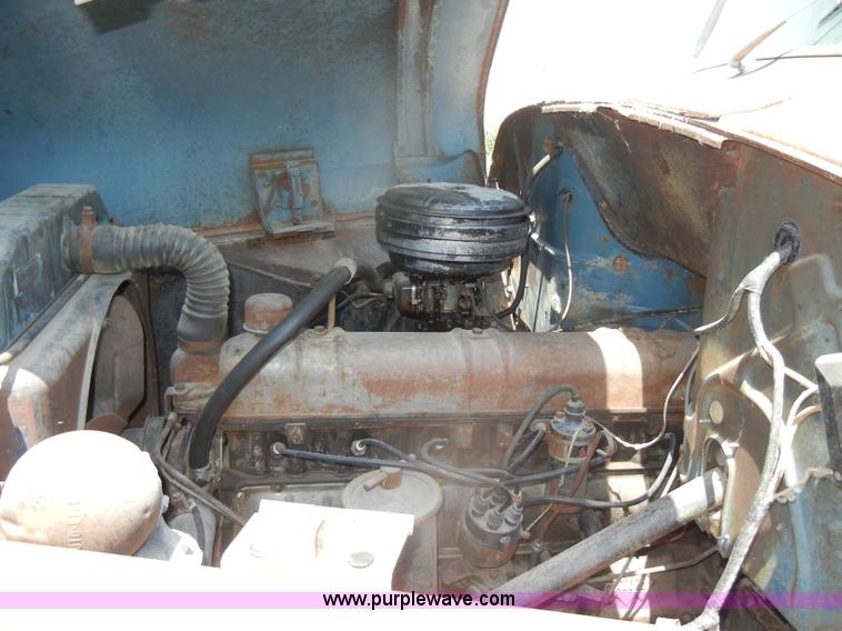 image for item D4253 1953 International R130 pickup truck