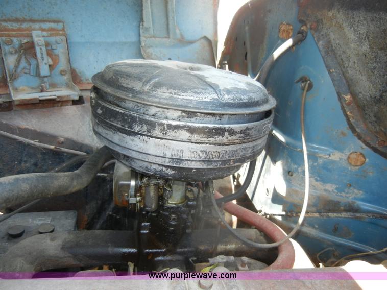 image for item D4253 1953 International R130 pickup truck