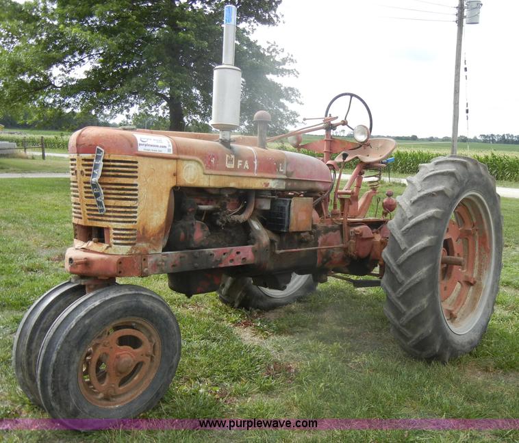 image for item D4258 1940 McCormick Farmall H tractor
