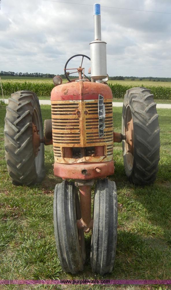 image for item D4258 1940 McCormick Farmall H tractor