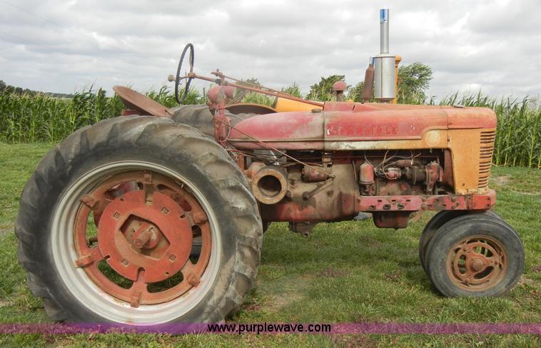 image for item D4258 1940 McCormick Farmall H tractor