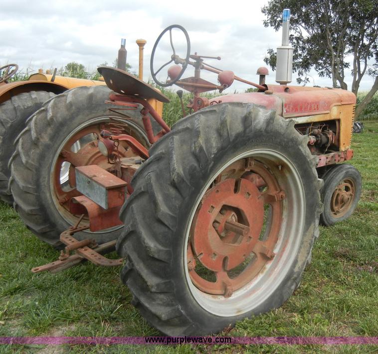 image for item D4258 1940 McCormick Farmall H tractor
