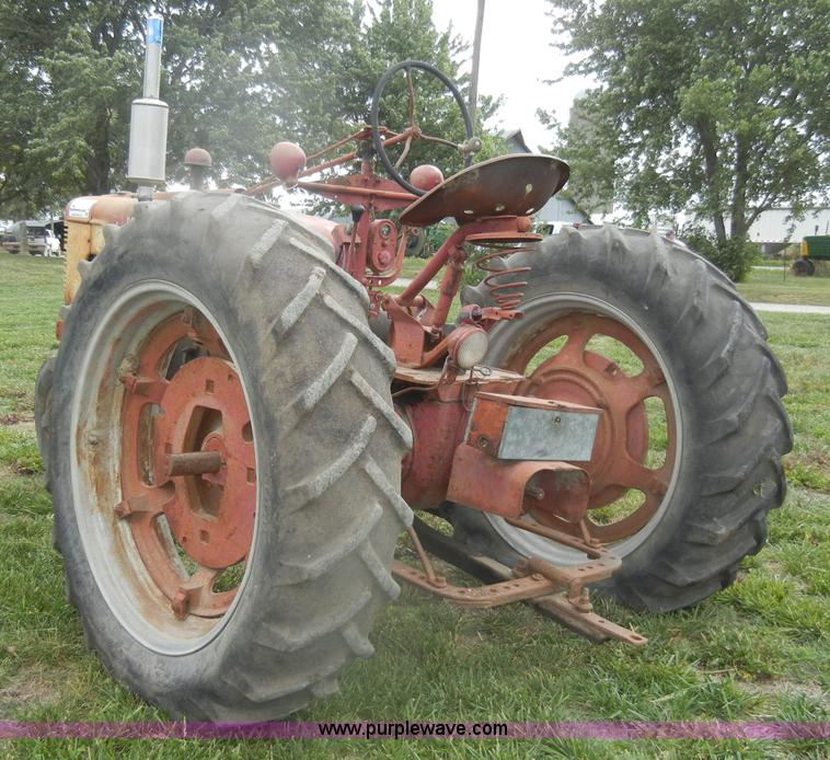 image for item D4258 1940 McCormick Farmall H tractor