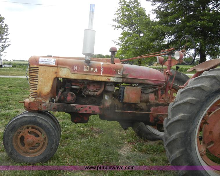 image for item D4258 1940 McCormick Farmall H tractor