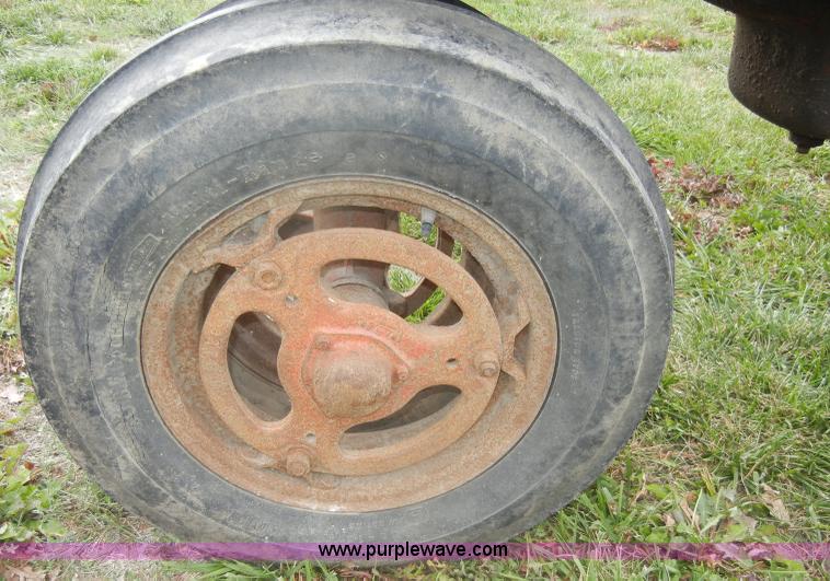 image for item D4258 1940 McCormick Farmall H tractor