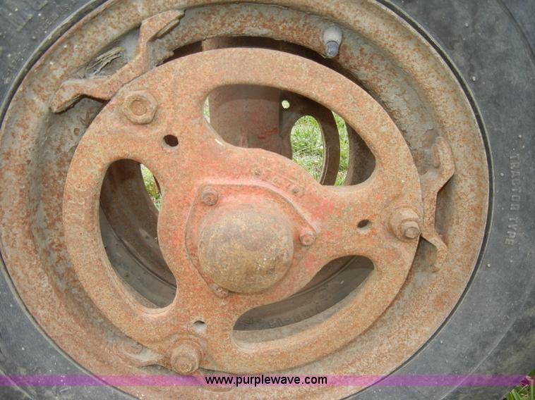 image for item D4258 1940 McCormick Farmall H tractor