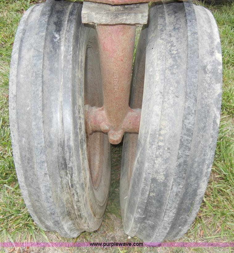 image for item D4258 1940 McCormick Farmall H tractor