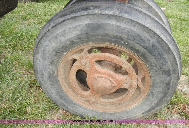 image for item D4258 1940 McCormick Farmall H tractor