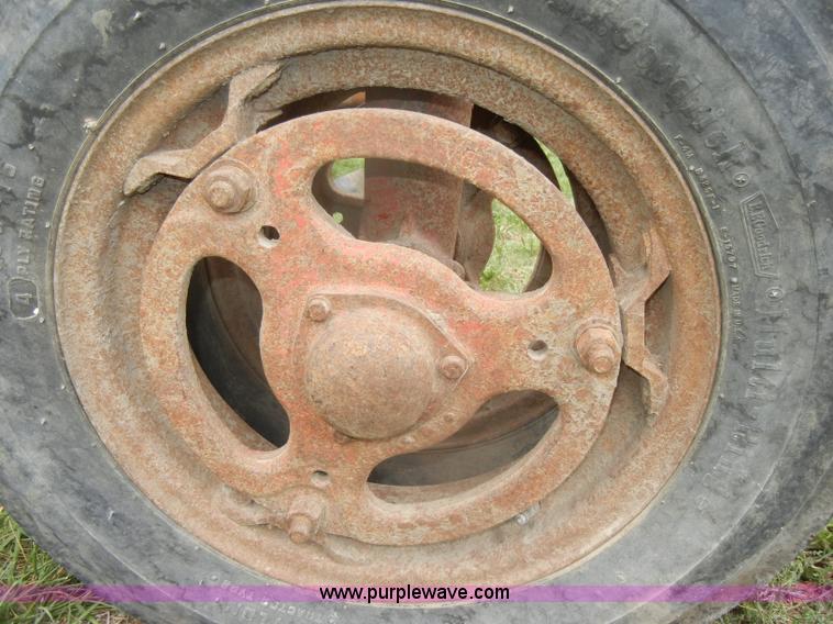 image for item D4258 1940 McCormick Farmall H tractor