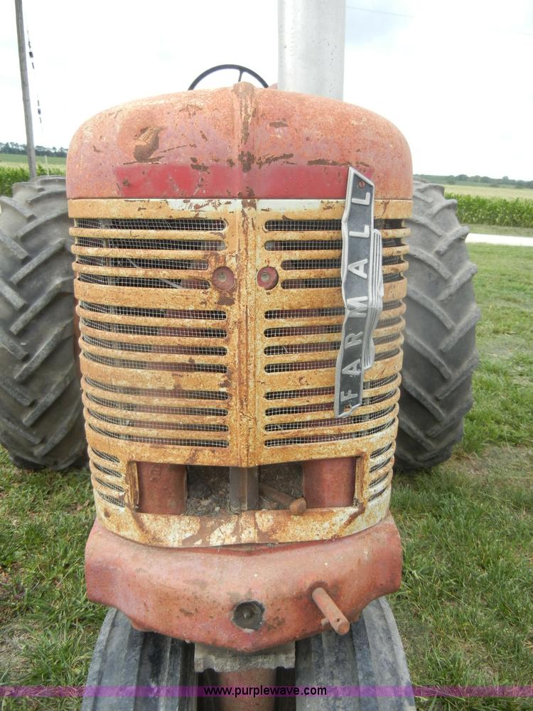 image for item D4258 1940 McCormick Farmall H tractor