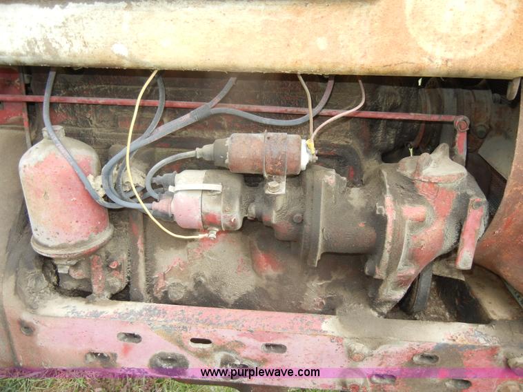 image for item D4258 1940 McCormick Farmall H tractor