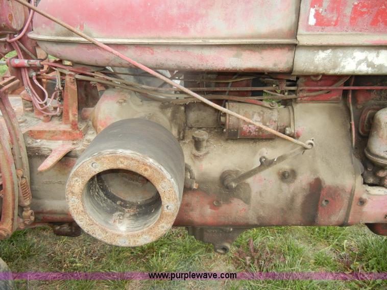 image for item D4258 1940 McCormick Farmall H tractor
