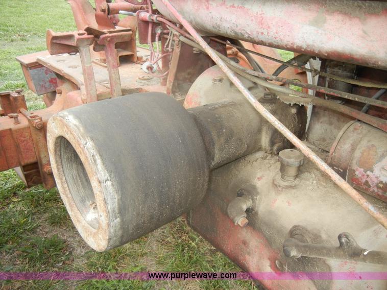 image for item D4258 1940 McCormick Farmall H tractor