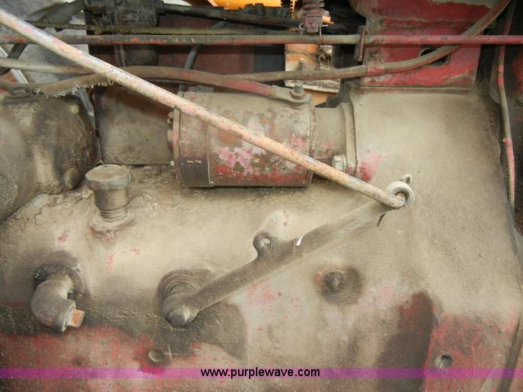 image for item D4258 1940 McCormick Farmall H tractor