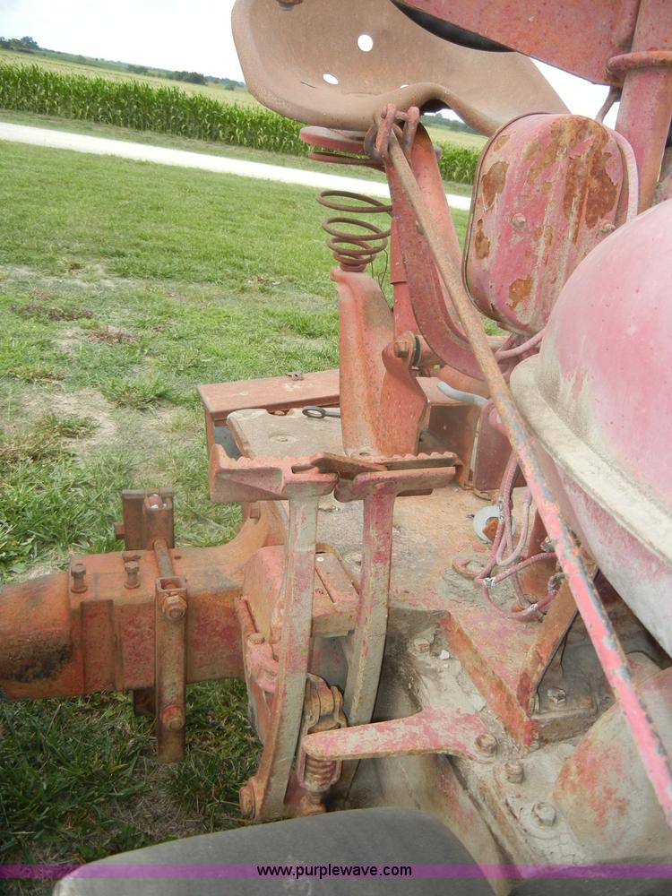 image for item D4258 1940 McCormick Farmall H tractor