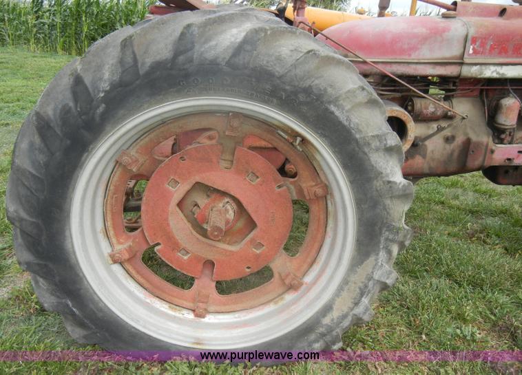 image for item D4258 1940 McCormick Farmall H tractor