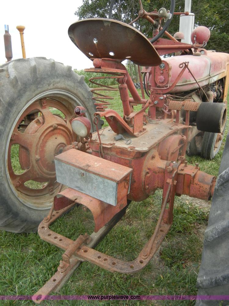 image for item D4258 1940 McCormick Farmall H tractor