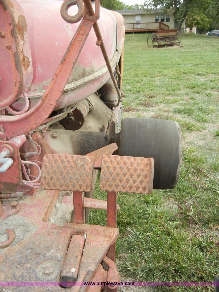image for item D4258 1940 McCormick Farmall H tractor