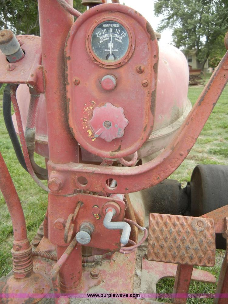 image for item D4258 1940 McCormick Farmall H tractor