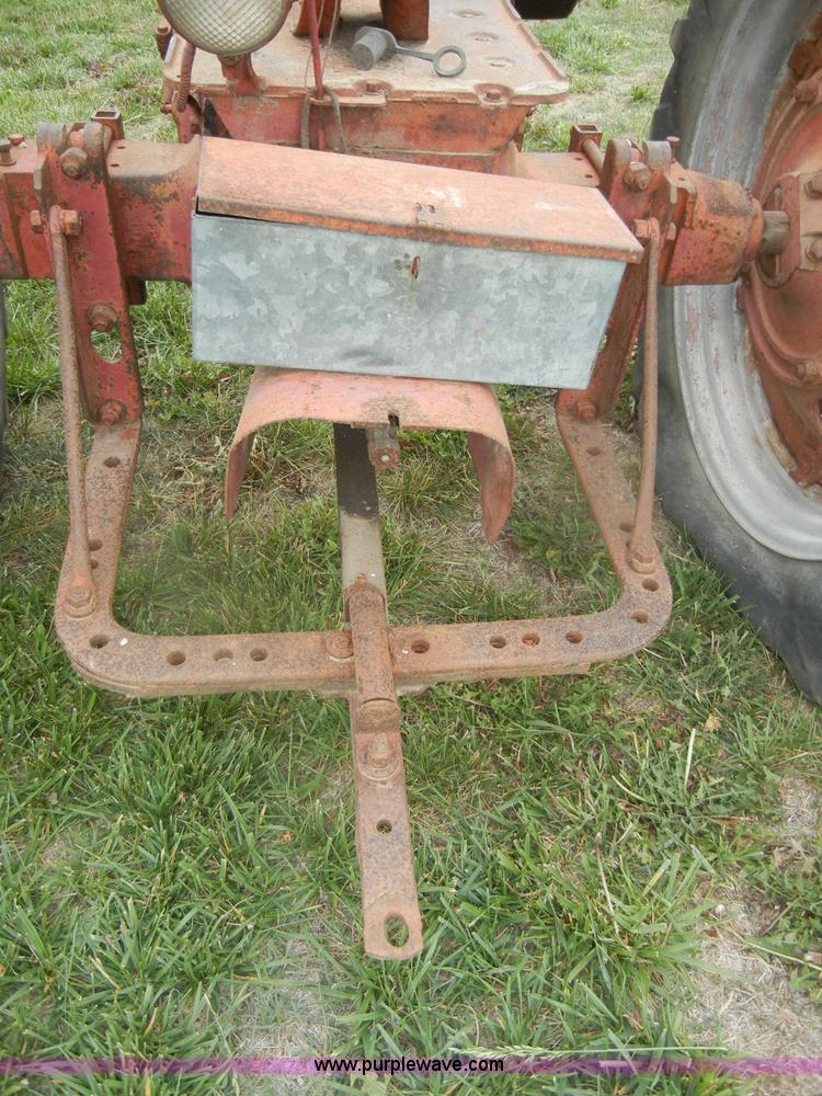 image for item D4258 1940 McCormick Farmall H tractor