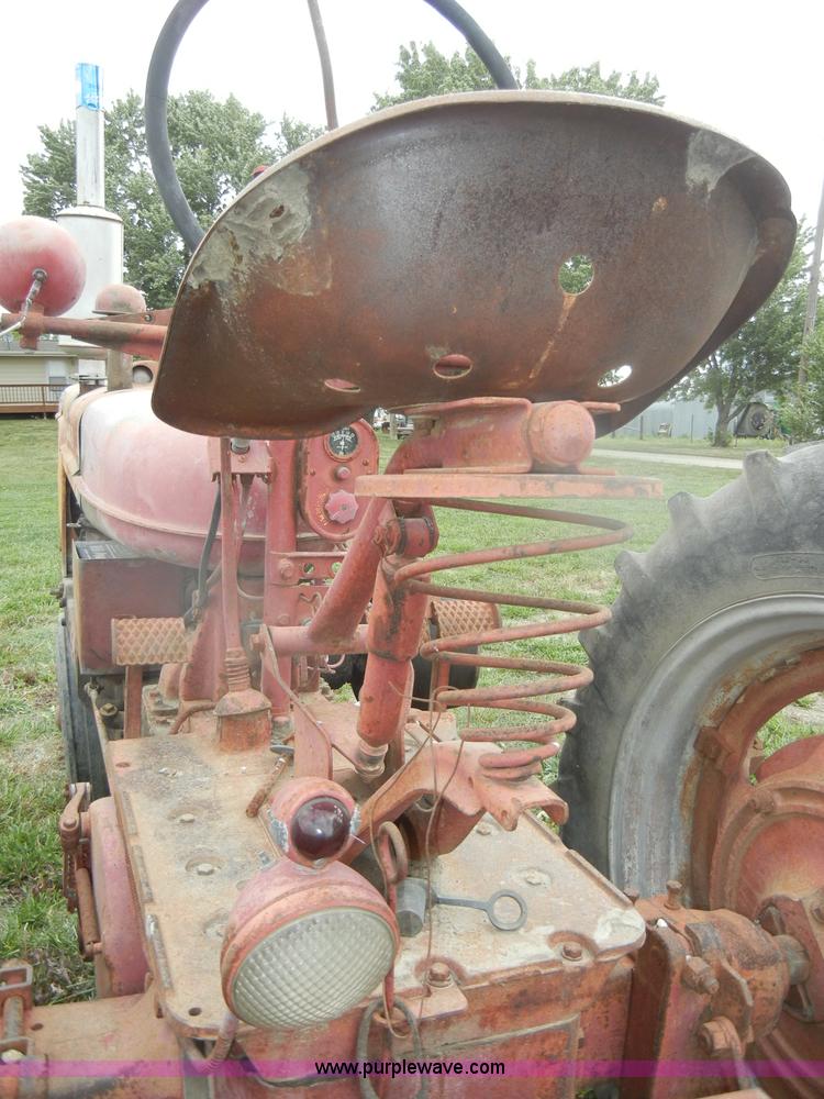 image for item D4258 1940 McCormick Farmall H tractor