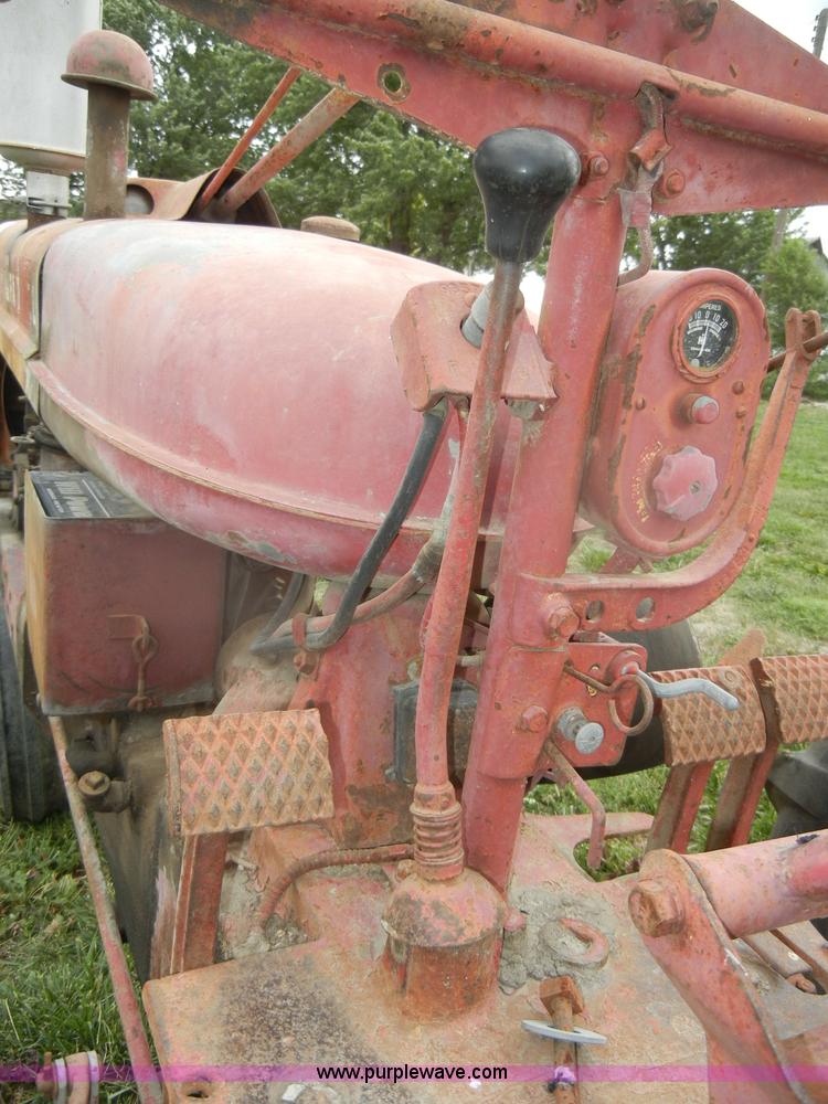 image for item D4258 1940 McCormick Farmall H tractor