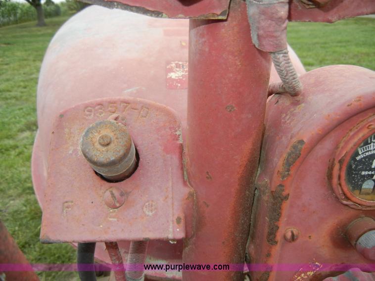 image for item D4258 1940 McCormick Farmall H tractor