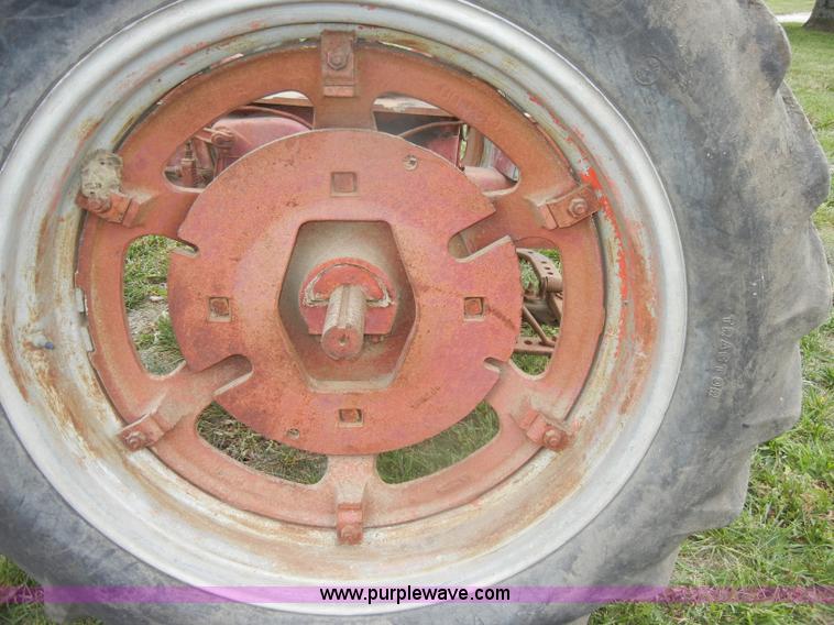 image for item D4258 1940 McCormick Farmall H tractor