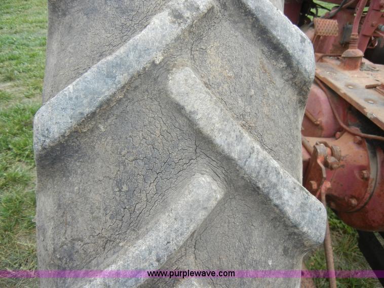 image for item D4258 1940 McCormick Farmall H tractor