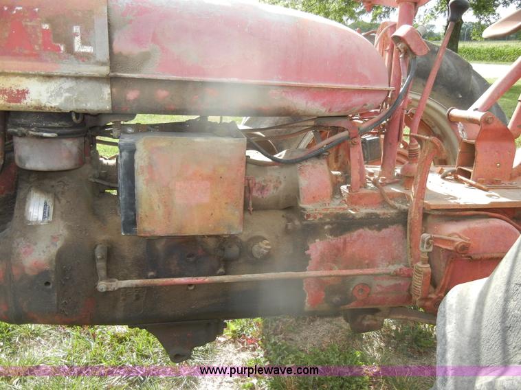 image for item D4258 1940 McCormick Farmall H tractor