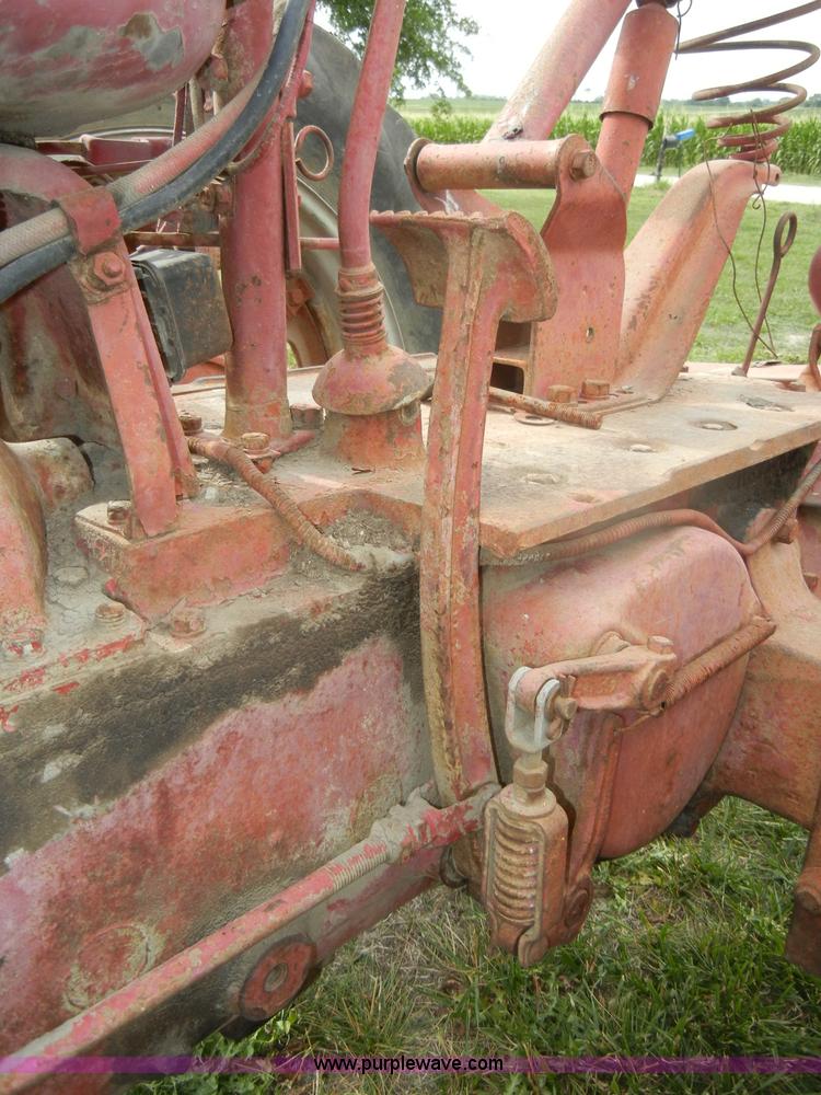 image for item D4258 1940 McCormick Farmall H tractor