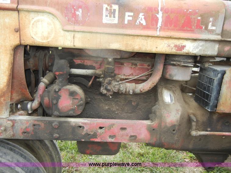 image for item D4258 1940 McCormick Farmall H tractor