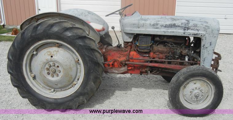 image for item D4260 1954 Ford Jubilee tractor