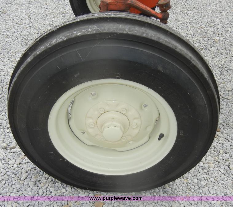 image for item D4265 1963 Allis-Chalmers D19 tractor