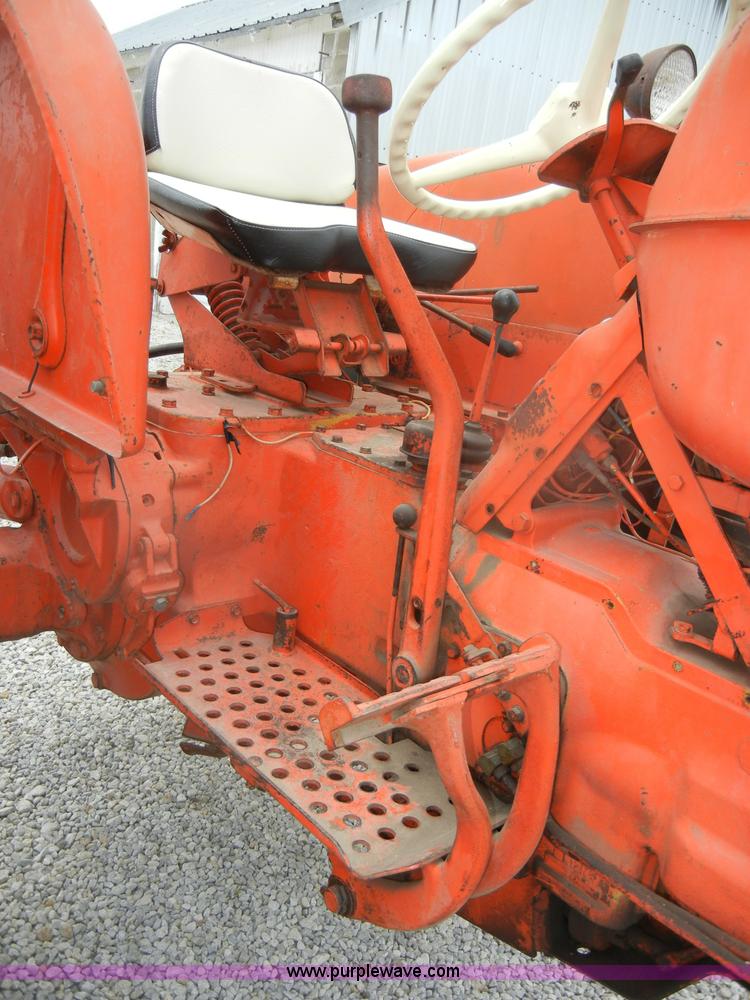 image for item D4265 1963 Allis-Chalmers D19 tractor