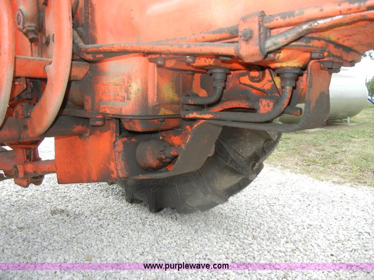 image for item D4265 1963 Allis-Chalmers D19 tractor