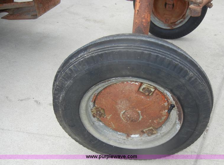 image for item D4267 1948 Allis-Chalmers G tractor