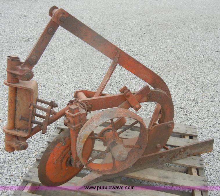 image for item D4267 1948 Allis-Chalmers G tractor