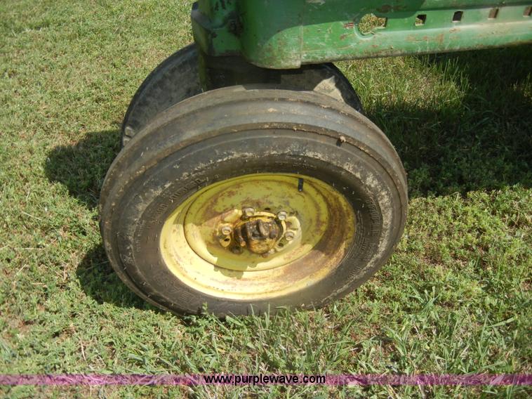 image for item D4363 1950 John Deere B tractor