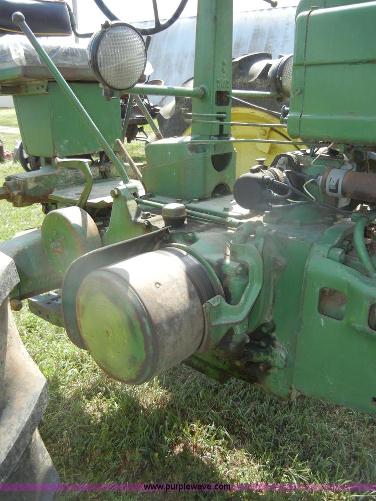 image for item D4363 1950 John Deere B tractor