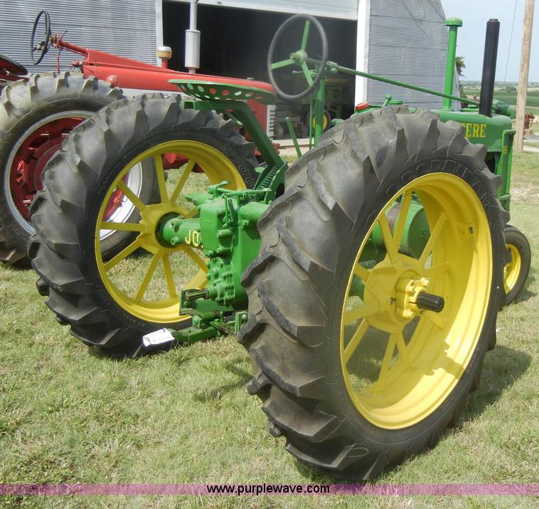 image for item D4370 1935 John Deere B 4-Bolt tractor