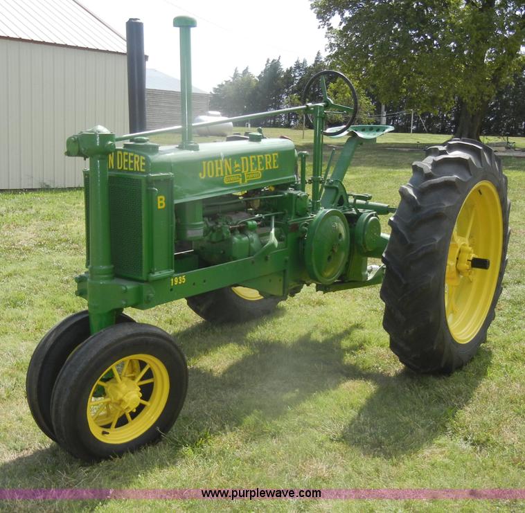 image for item D4370 1935 John Deere B 4-Bolt tractor